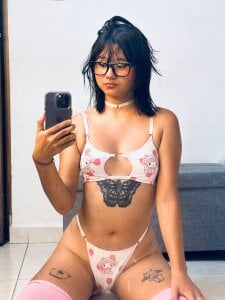 I'm a little slut, come and play with me ❤️😭 de Ivi_Aiko  photos