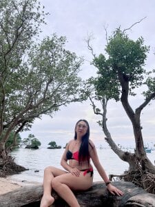 BIGCLONG4U New pic at beach Pic 9