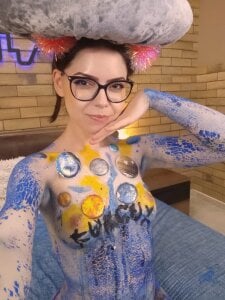 KaylaLewys After Alien Party Pic