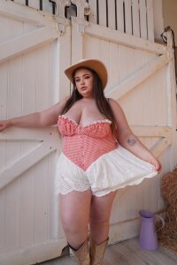 jennyloveukk Public Pic 2