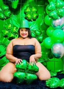 💚🍀😈 A little Irish magic… a little mischief… and a lot of me. od bustyy_juicyrx  7 snímek