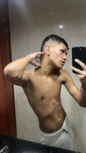 LoganCarter_nom: Public ( 2 фото)