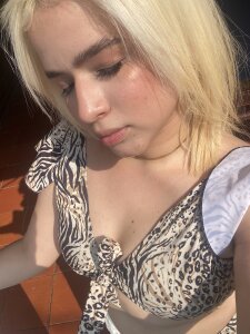 Beautiful photos so you can give me love 🦋🦋💛💛 de BarbieHannaB_  2 photos