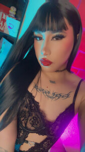 QueenAri_ QUEEN Pic 5