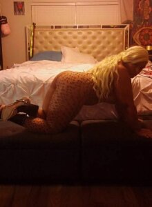 Strawberrycurv Public Pic 2