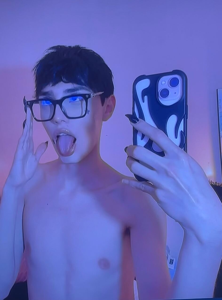  1558 Gambar Sohor Kini Strawberry_Kitty_