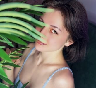 Shy_Vivi Public Pic 3