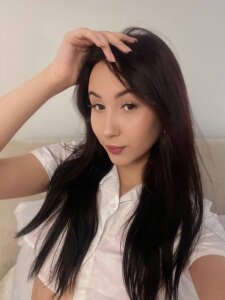 AvrilLatam In a white moment ⏳🤍 Pic 3