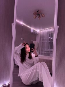 LornaBuffkin I'm sitting in pink Pic 4