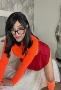 anais_cooperのVelma Cosplay 🧡🧡の 5枚の写真