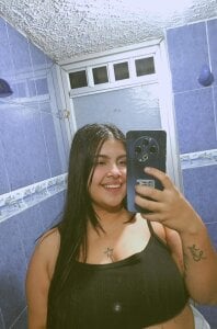 Tamy_Curves Public Pic 3