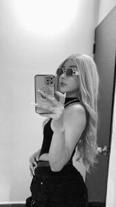 SofiaClarkson Black and white🖤🤍 Pic