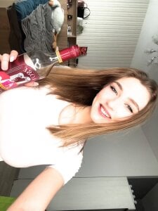 AveryBerksonのI drink a littleの 3枚の写真