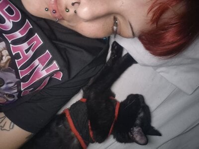 Sarah-Stoner Smokey😻😻😻 Poză 9