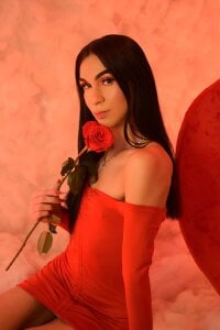 Mia_thompson_19 Happy Valentine's Day, my beautiful people. ❤️ Pic 6