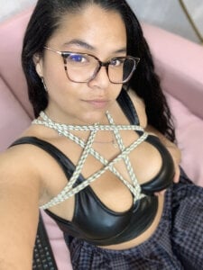 Isabel_Cortez_ Cute bondage slika 2