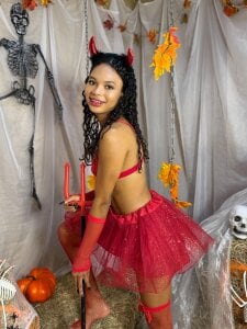 GysellHanson Hotter Than Hell” 😈 Pic