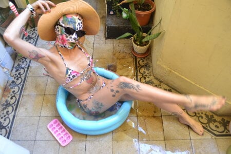 blurxi 🍉🍉 Pic 2