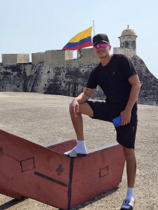 Hot_Dante Dante টি ছবি