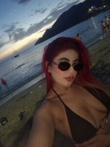 Scarlett_Evans1_のOn the beach🌴🏝の 4枚の写真