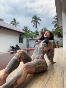 darkinkedbabe micro bikini at the poolside Foto 9