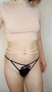 Creamy_Lissaa teasing butterfly Bild 6