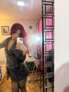 Chloe_bigcock: Mirror ( 3 фото)