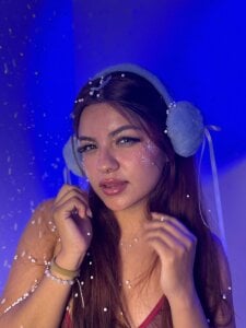 AbbyWathsonのWinter Teaseの枚の写真