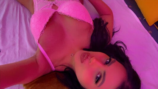 GiuliaHarvey Public Pic 6