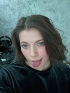 CutieAnny Showing my tongue Pic 7