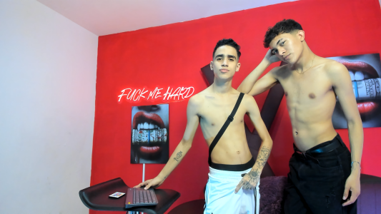 CUTE BOYS 🩷😍 de SKYN_MAN  3 photos