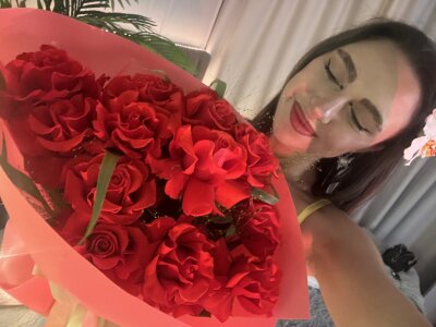 Leri_Star give women flowers 🌹 Gambar 6