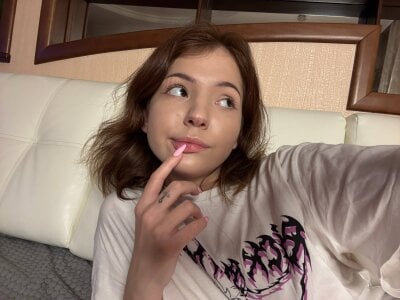 Why does my finger always end up in my mouth? od kxomorebi  6 snímek