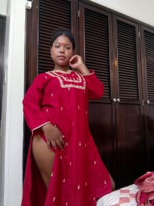 💅❤️‍🩹 de kavya_suri_  4 Imagens