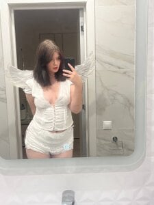 LanaTreades Public Pic 2