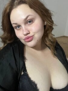 Gloria_Thomas Public  2টি ছবি