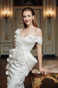 KateRedgar Lady in white зображення 3