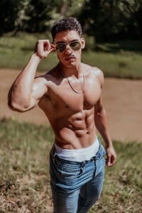 TianBrooks Look closer… I know you like what you see 😏🔥 Kuva 2