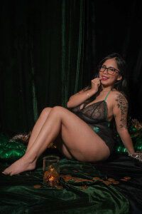 Golden Clover Muse 🪙☘️ od Casey_Walker  7 snímek