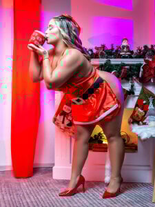 LaurenWelly_ MERRY CHRISTMAS 2025 Pic 4