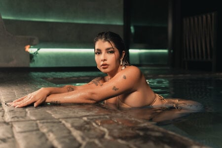 Strike a pose de LisaMonroe_  5 Imagens