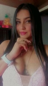 mia_blush1 Public Pic 3