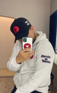 Strip_Chat_Col Public Pic