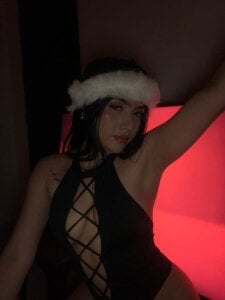 adara_johnson__ 🎄You've been naughty this Christmas, and I've come for you 😈 Pic 5