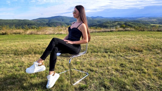 MiaGoldX Sit back and relax Pic 8