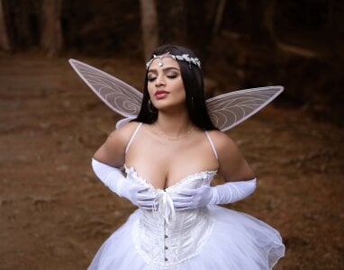 ElleGisellee READY FOR YOUR FAIRY DUST? 🧚🏽‍♀️ Pic 2