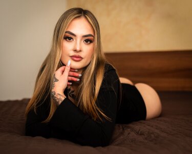 SerenLys Born to Seduce Pic 4