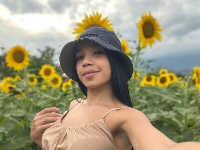 AbbyHank A very yellow weekend🌻 Pic 2