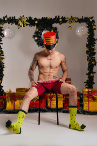 Leo_santoro There is no better gift than your body next to mine on this Christmas Eve." Pic 5