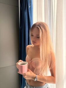 JulieLupo feel so good Pic 5